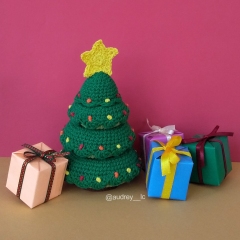 Donut Christmas Tree amigurumi by Audrey Lilian Crochet