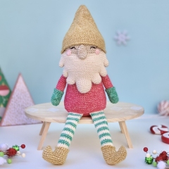 Twinkleton the Gnome amigurumi by SarahDeeCrochet