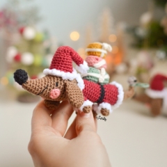 Santa dachshund amigurumi by O Recuncho de Jei