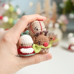 Mini Mrs Claus, Rudolph and gift