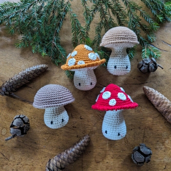 Cute mushrooms amigurumi pattern