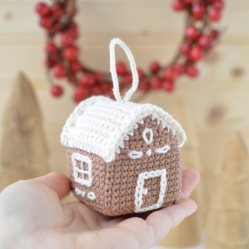 Gingerbread House Ornament amigurumi pattern by Elisas Crochet