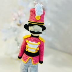 Nutcracker outfit amigurumi pattern by Fluffy Tummy