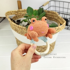 Crab rattle in wooden ring amigurumi pattern by TANATIcrochet