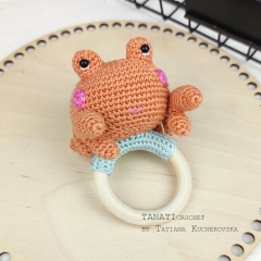 Crab rattle in wooden ring amigurumi by TANATIcrochet