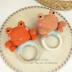 Crab rattle in wooden ring amigurumi pattern by TANATIcrochet