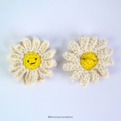 Daisy Bloom Brooch amigurumi by Lemon Yarn Creations