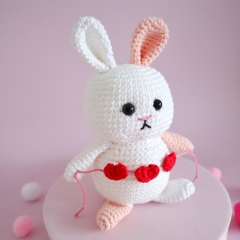 Boopsie the Bunny amigurumi pattern by Cara Engwerda