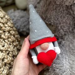 Gnome Valentine amigurumi by Mommy Patterns
