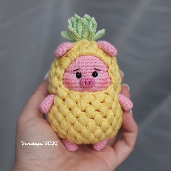 Pineapple pig amigurumi pattern by VenelopaTOYS