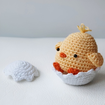 Easter Chick in an Eggshell amigurumi pattern by Pepika
