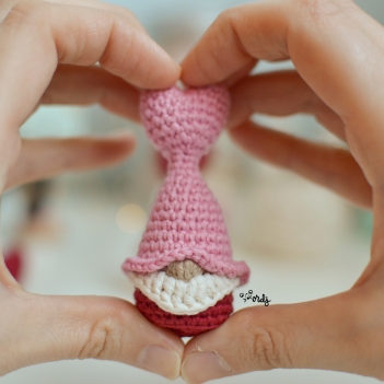 Mini loving gnomes amigurumi pattern by O Recuncho de Jei