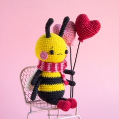 Bitsy the Bee amigurumi pattern by Lemon Yarn Creations