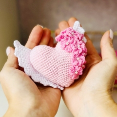 Flower heart amigurumi by Fluffy Tummy