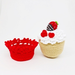 Valentine's cupcake amigurumi by Fluffy Tummy