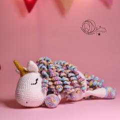 Crochet unicorn with minimal sewing amigurumi by yarnacadabra
