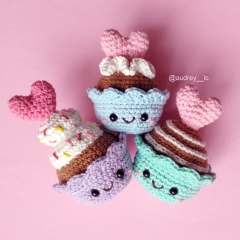 Mini Valentine Cupcakes amigurumi pattern by Audrey Lilian Crochet