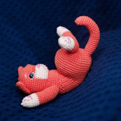 Scratch-My-Tummy Cat amigurumi by StuffTheBody