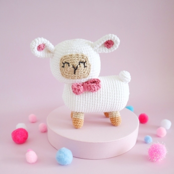 Lolly the Lamb amigurumi pattern by Cara Engwerda