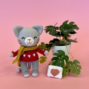 Graham the Valentine Cat amigurumi pattern by Little Bichons
