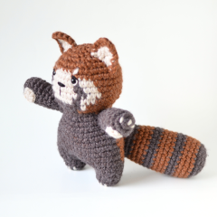 Auburn the Red Panda amigurumi by Elisas Crochet