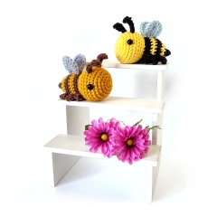 Beasley the Bitty Bee amigurumi pattern by Llama Lou Crochet