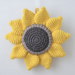 Decorative Sunflower amigurumi pattern by Elisas Crochet