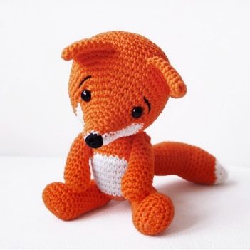 Lisa the Fox amigurumi pattern by Pepika
