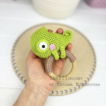 Chameleon rattle amigurumi pattern by TANATIcrochet