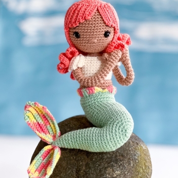 Mina the mermaid amigurumi pattern by Handmade by Halime