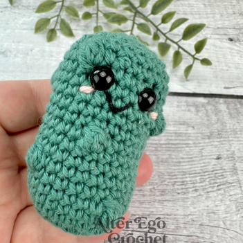 No sew Cucumber / Pickle amigurumi pattern by Alter Ego Crochet