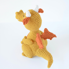 Darius the Dragon amigurumi pattern by Elisas Crochet