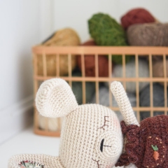 Carrot-pants Bunny amigurumi pattern by lilleliis