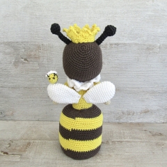 Queen Bee amigurumi pattern by Tejidos con alma