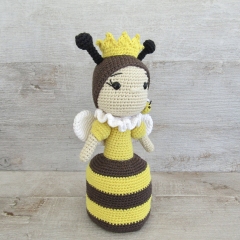 Queen Bee amigurumi pattern by Tejidos con alma