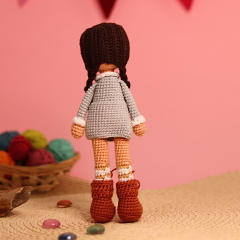 Lisa, doll amigurumi pattern amigurumi pattern by yarnacadabra