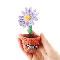 No-Sew Flower Pot amigurumi by Stitch by Fay