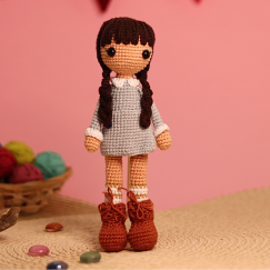 Lisa, doll amigurumi pattern