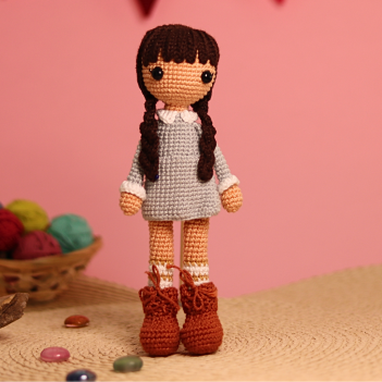 Lisa, doll amigurumi pattern amigurumi pattern by yarnacadabra