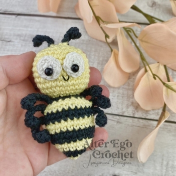 Beeatrice the Bee amigurumi pattern by Alter Ego Crochet