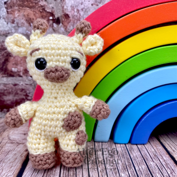 Gabriella the Giraffe amigurumi pattern by Alter Ego Crochet