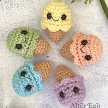 No Sew Mini Ice Cream amigurumi pattern by Alter Ego Crochet
