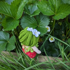 Strawberry pixie amigurumi pattern by La Fabrique des Songes