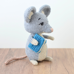 Bianca the Library Mouse amigurumi pattern by Elisas Crochet