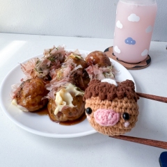 Pig Takoyaki amigurumi pattern by Eweknitss