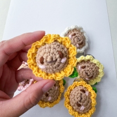 Sunflower  amigurumi pattern by Eweknitss