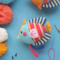 Stripey the Angelfish amigurumi pattern by Natura Crochet