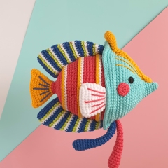 Stripey the Angelfish amigurumi by Natura Crochet