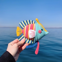 Stripey the Angelfish amigurumi pattern by Natura Crochet