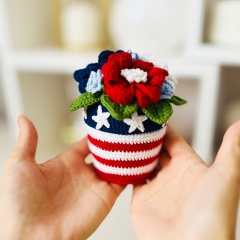 Flower Pot amigurumi by Fluffy Tummy